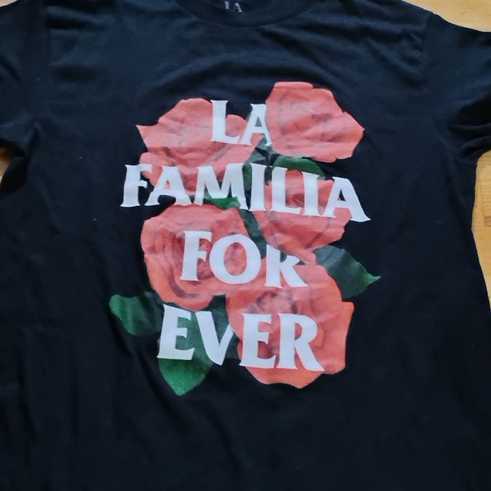 Black 'La Familia Forever' Graphic Tee